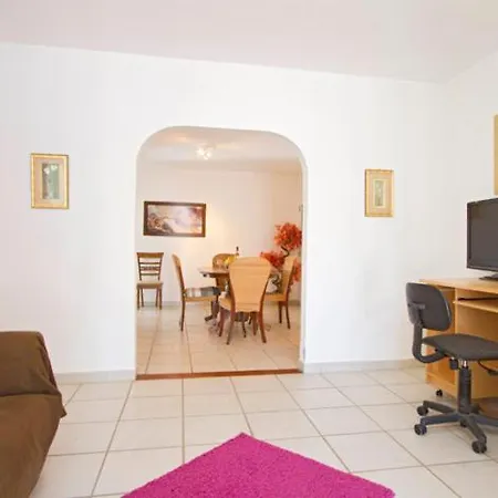 Casa * Femés